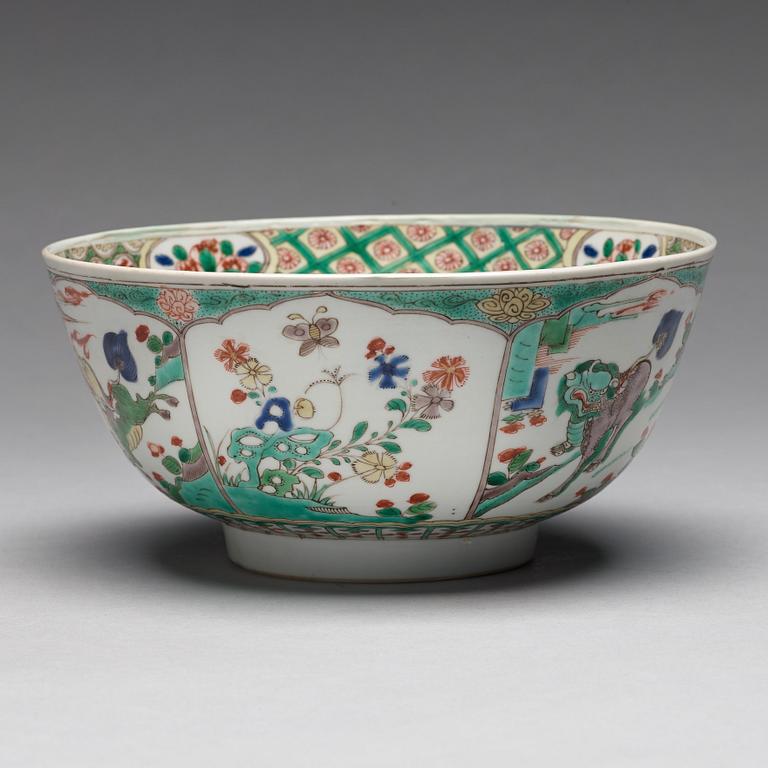 SKÅL, porslin. Qingdynastin, Kangxi (1662-1722).