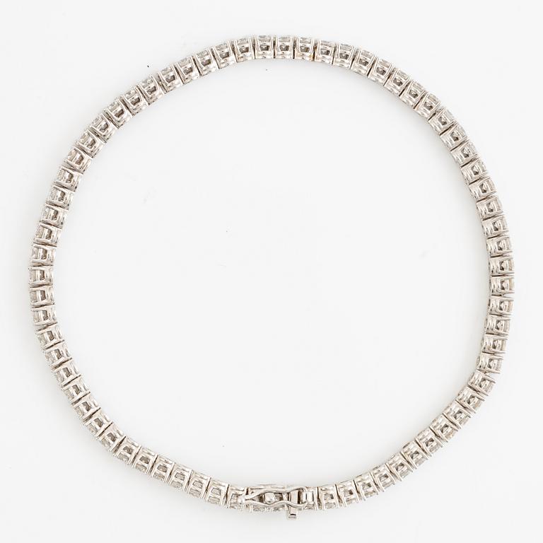 Tennisarmband 18K vitguld med briljantslipade diamanter totalt 3.82 ct.