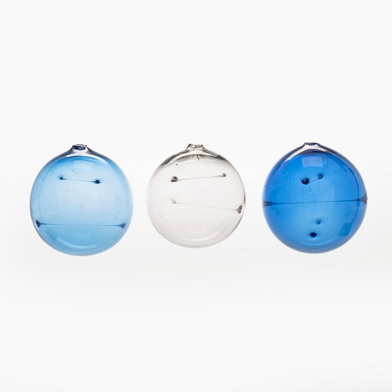 Timo Sarpaneva, three "Aurinkopallo" (Sun Ball) art glass pieces, Iittala.