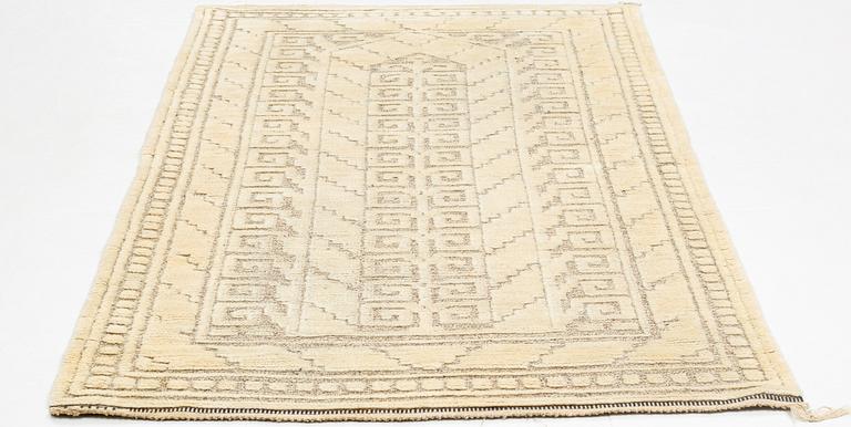 Märta Måås-Fjetterström, matta "Vita spetsporten", reliefflossa, ca 252 x 150 cm, signerad AB MMF.