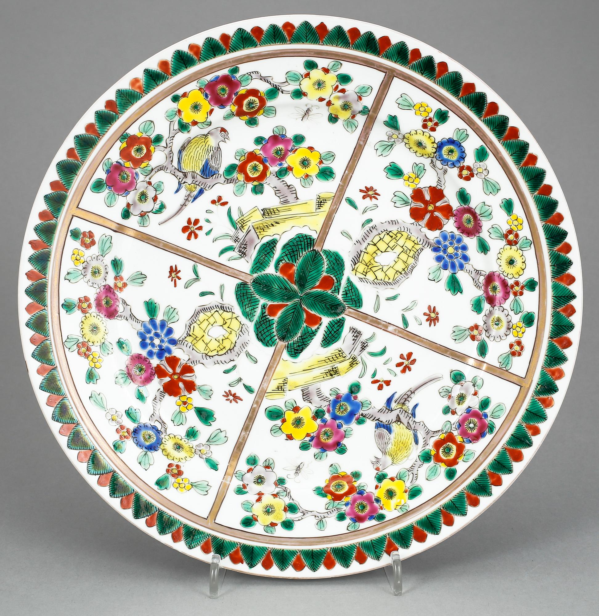 TALLRIKAR, 2 st, porslin bl.a. Japan, 1800/1900-tal.