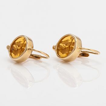 A pair of 18K gold earrings with glass intaglio. Italy.