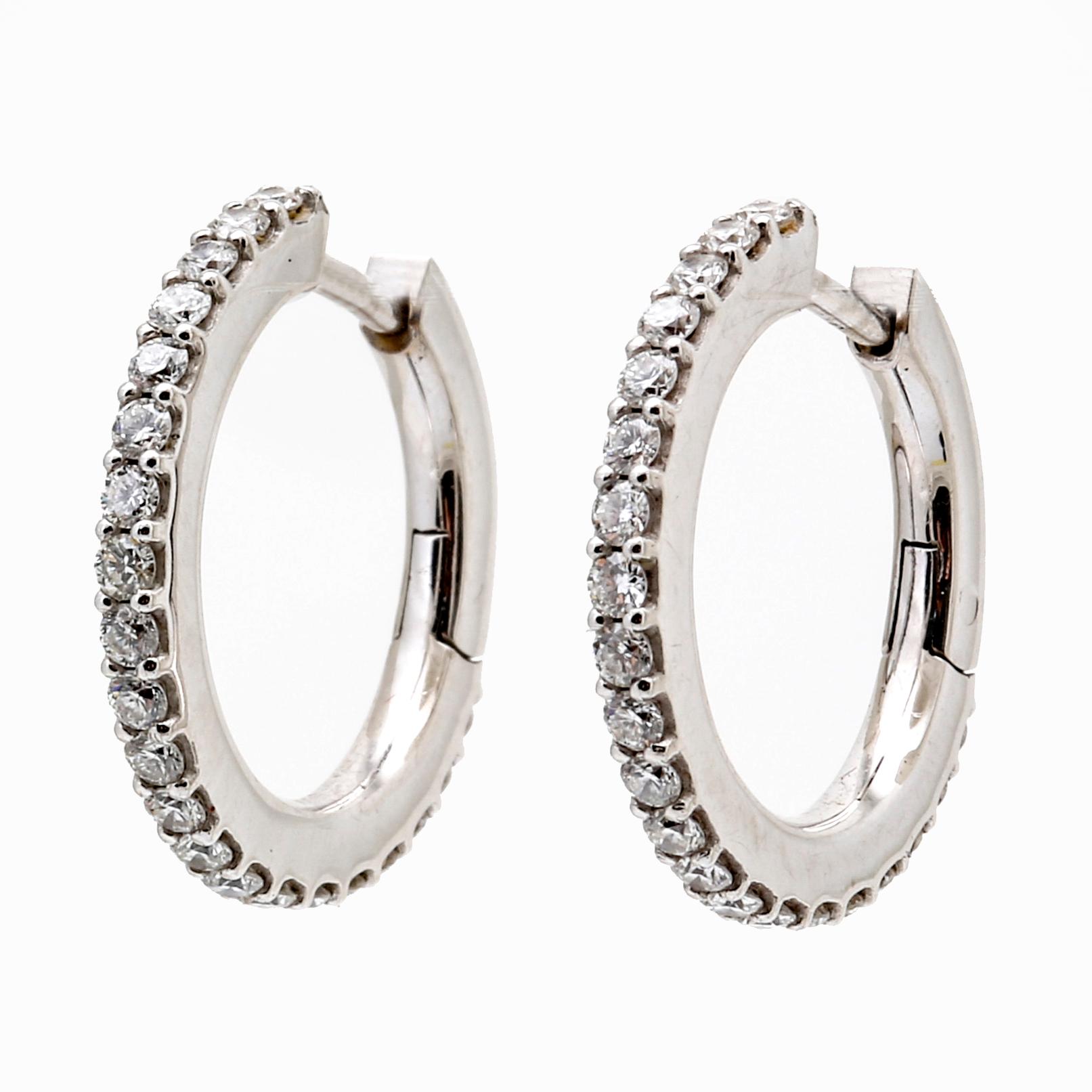 Ole Lynggaard earrings, 18K gold with 42 brilliant-cut diamonds 0,42 ct in total, TW VS, diameter 16 mm.