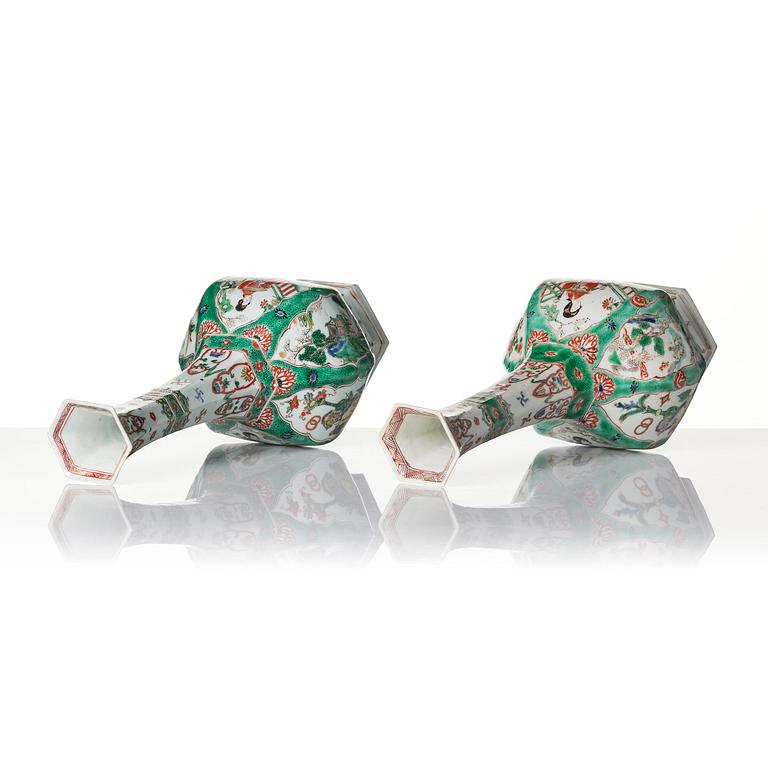 A pair of famille verte octagonal vases, Qing dynasty, Kangxi (1662-1722).