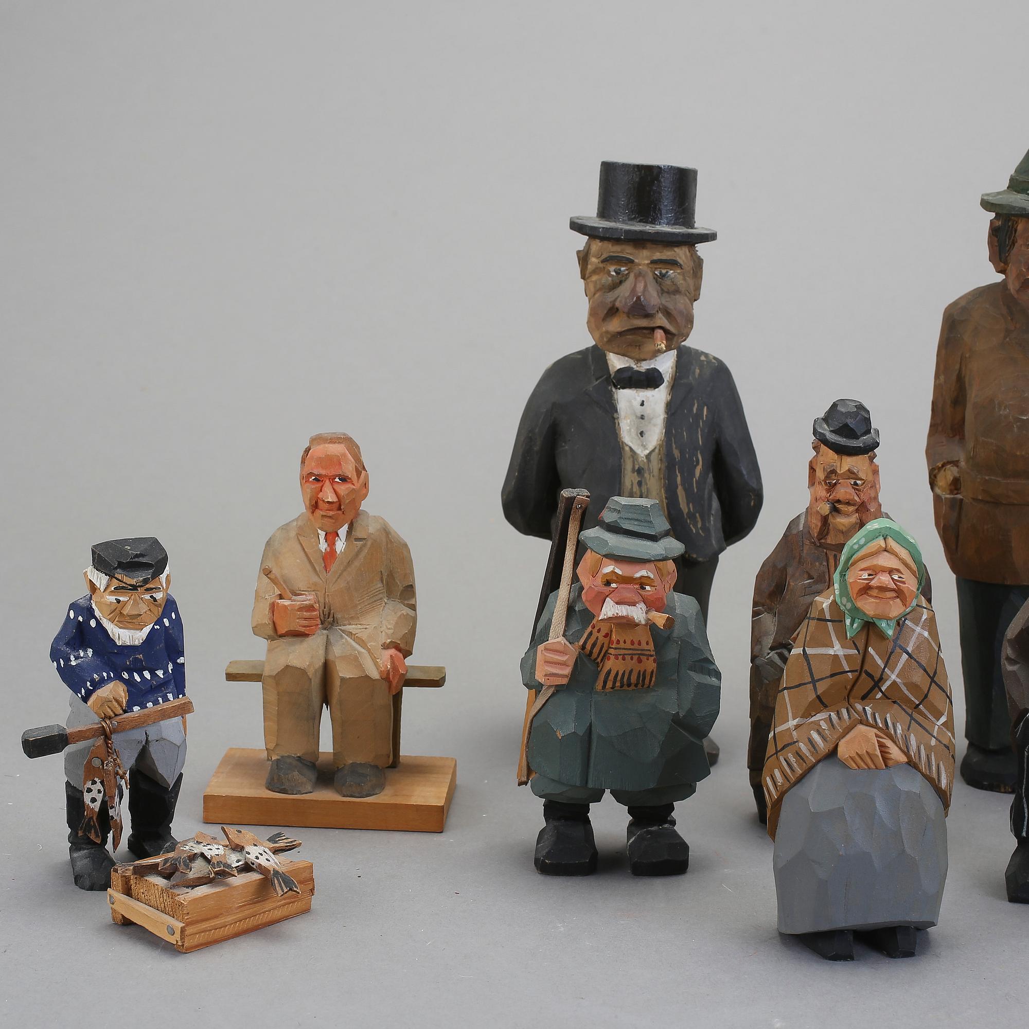 FIGURER, 17 st, trä, några signerade, 1900-tal.