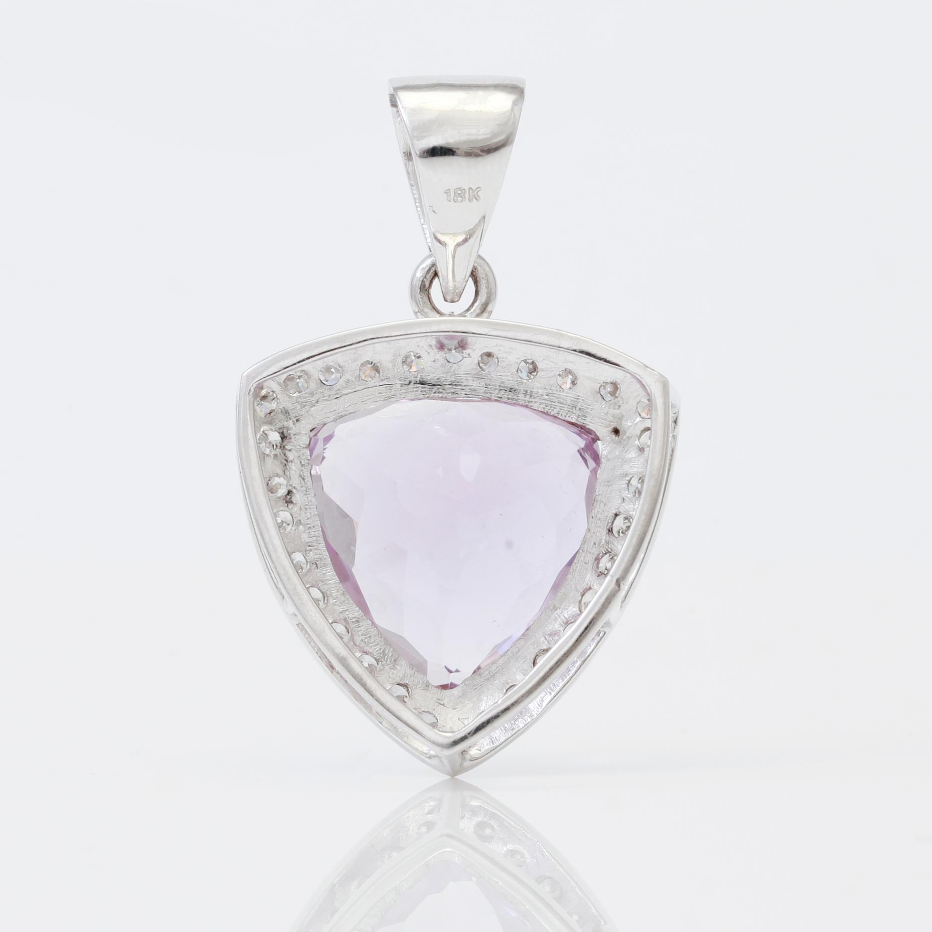 HÄNGE, ametist ca 12,75 ct, briljantslipade diamanter totalt ca 0,80 ct.