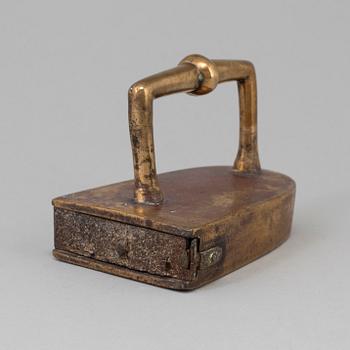 STRYKJÄRN, brons, 1600-tal.