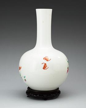 A famille rose vase, late Qing dynasty, with Qianlongs four character mark in red.