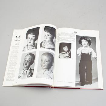 A lot of twelve books regarding antique dolls.