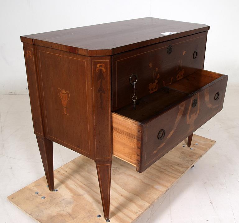 BYRÅ, gustaviansk stil, 1900-tal.