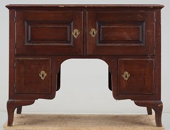 SIDEBOARD/SKÄNK, rokokostil, troligen delvis 1700-tal.