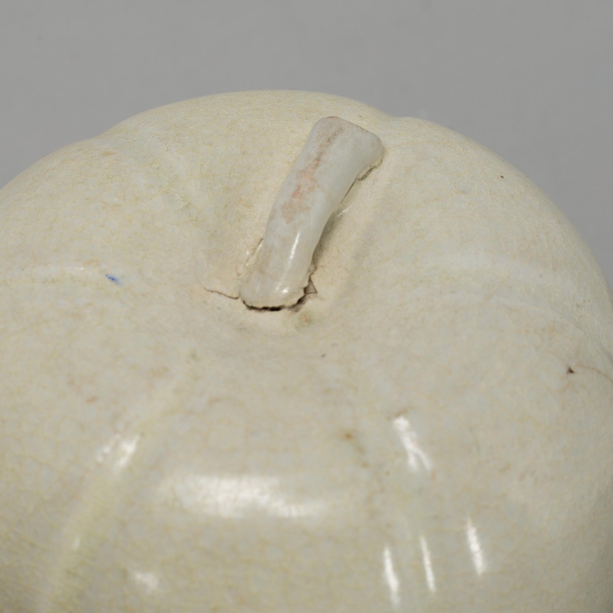 ASKAR med LOCK, två stycken samt SKÅL, keramik. Sydostasien, 1900-tal.