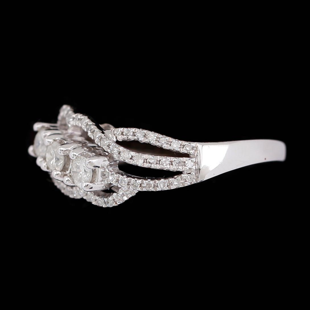 RING, 10 k vitguld, briljantslipade diamanter tot 0.50 ct.
