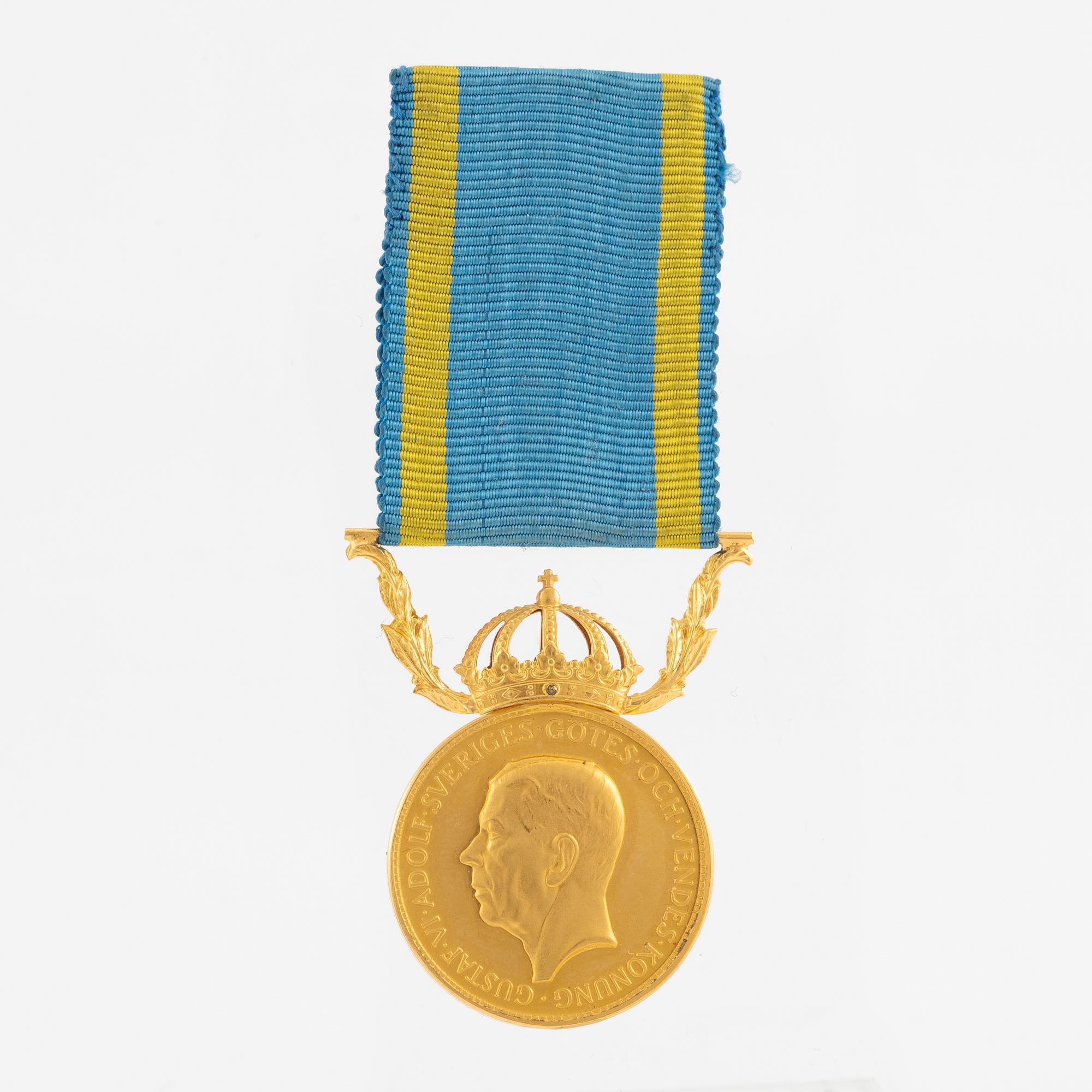 Medal, gold 18k, "For valour and integrity", with ribbon in case.