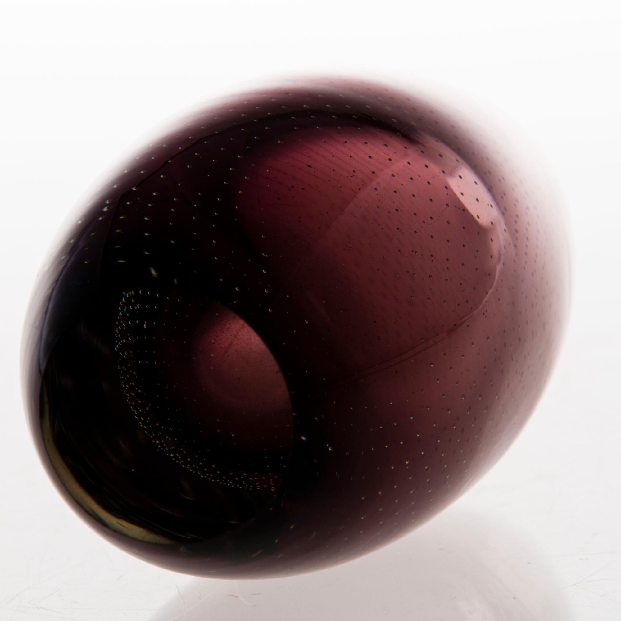 GUNNEL NYMAN, a glass vase, with unclear signature, Nuutajärvi.
