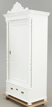 KLÄDSKÅP, eklektisk stil, 1800-talets senare hälft.