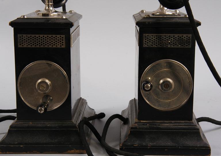 TELEFONAPPARATER, ett par, trä, Kungliga telegrafverket, modell AB 112. Interntelefon. Tidigt 1900-tal.