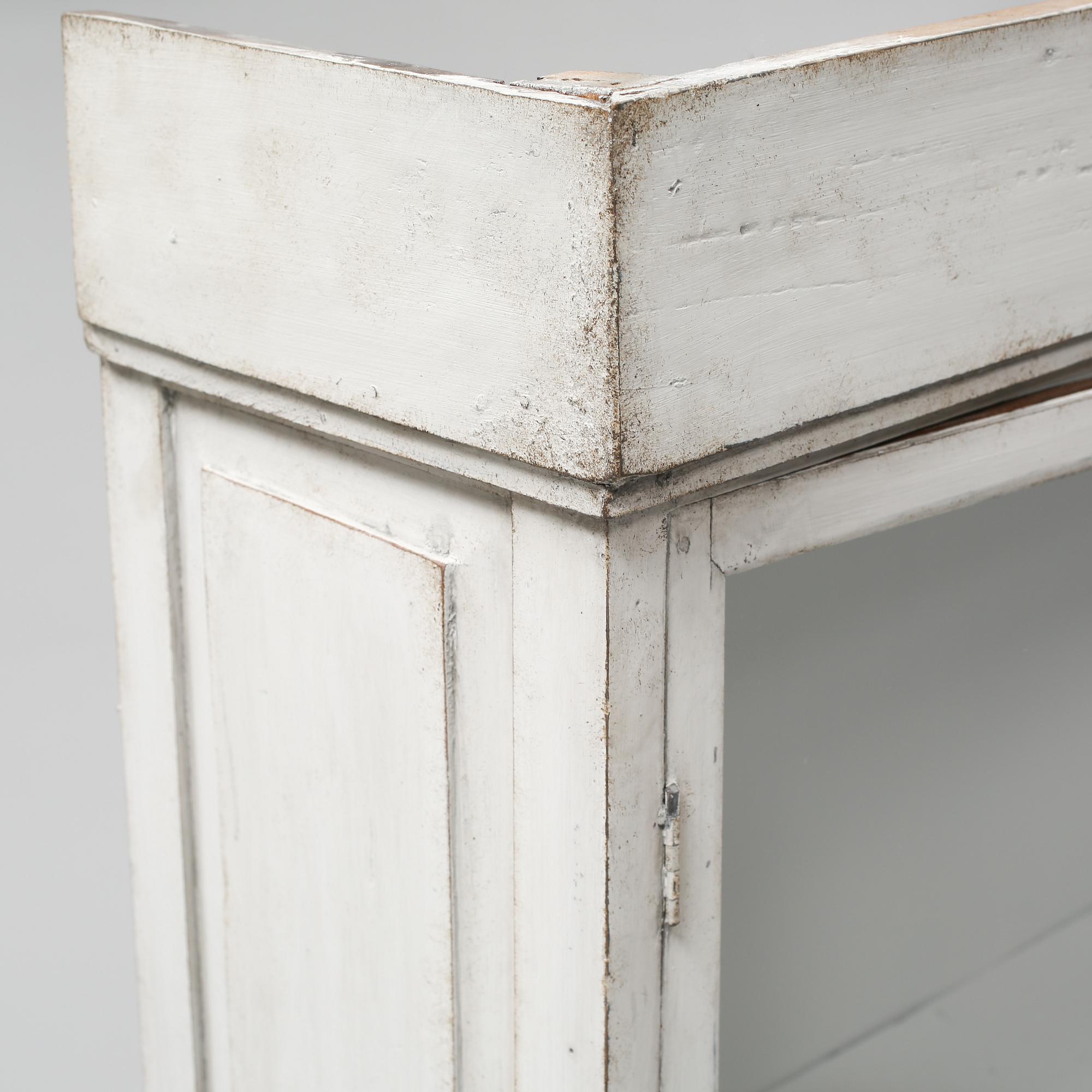 VITRINSKÅP, modern tillverkning.