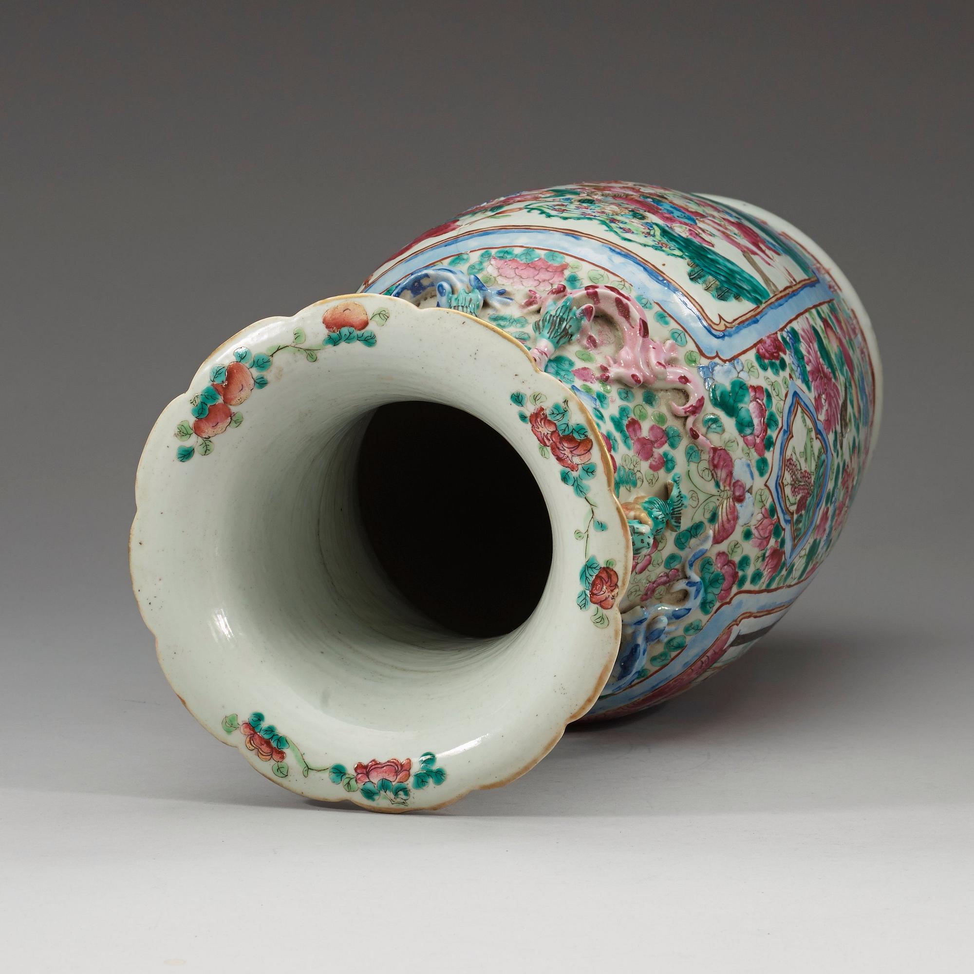 A famille rose vase, Qing dynasty, late 19th century.