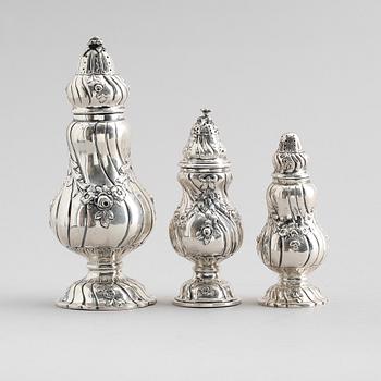 STRÖARE, 3 st snarlika, silver, svenska importstämplar samt en Mema, 1978. Vikt ca 481 gram.