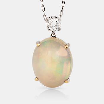 796. COLLIER med opal, 8.40 ct, samt briljantslipad diamant ca 0.35 ct.