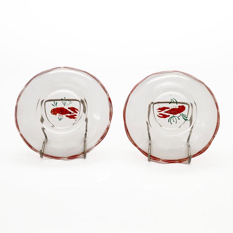 Lautasia, 23 kpl, lasia, rapukoristelu, Helsingin Purjehdusseuran HSS ravintolasta, 1930-40-luku.