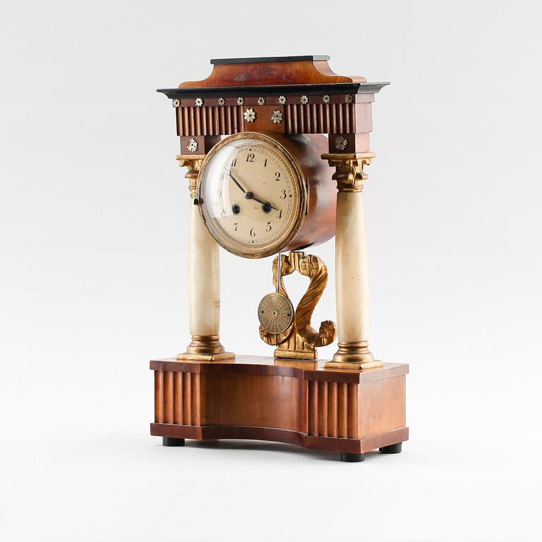 BORDSPENDYL, senempire, möjligen Österrike, 1800-talets första hälft.