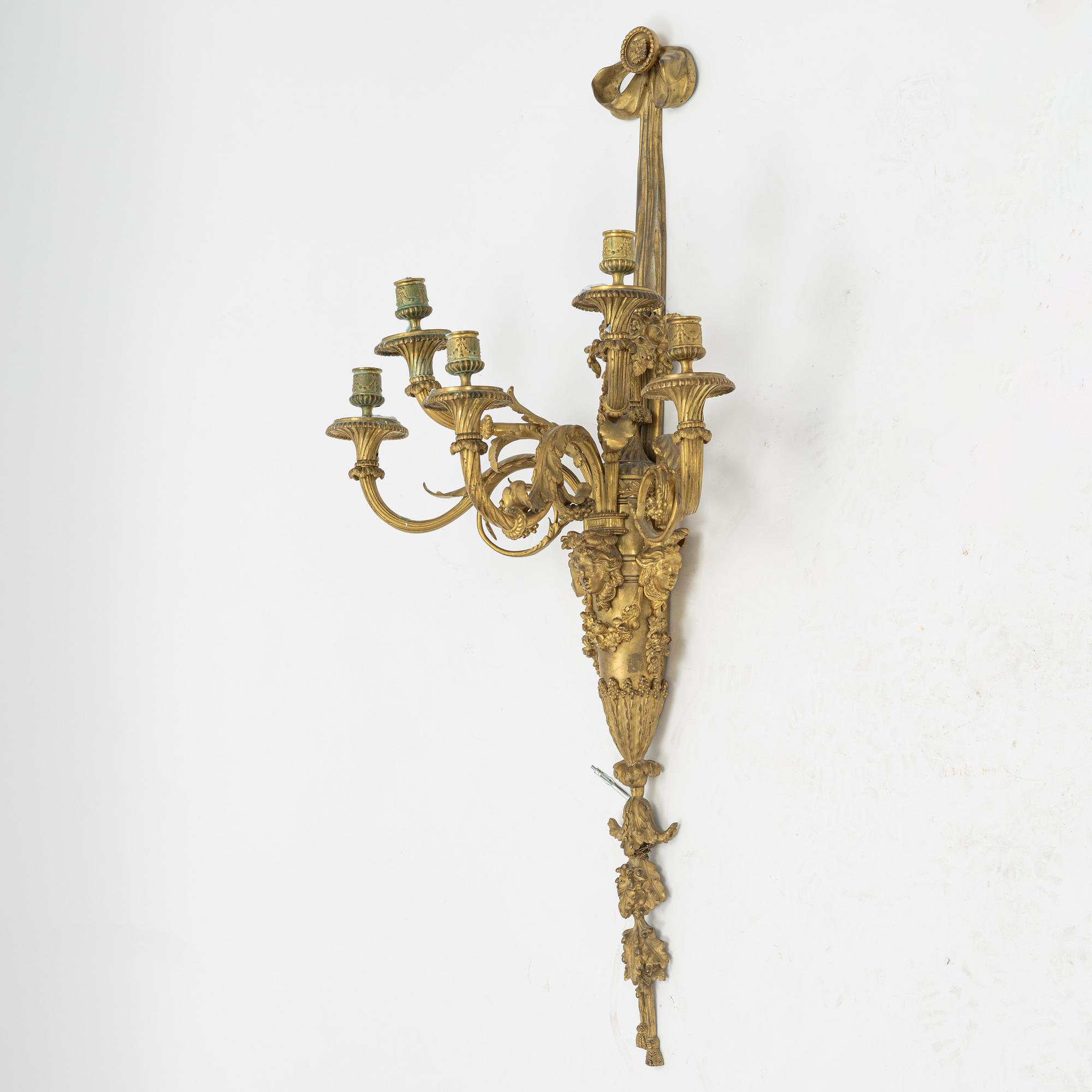 A Louis XVI-style applique, around the year 1900.