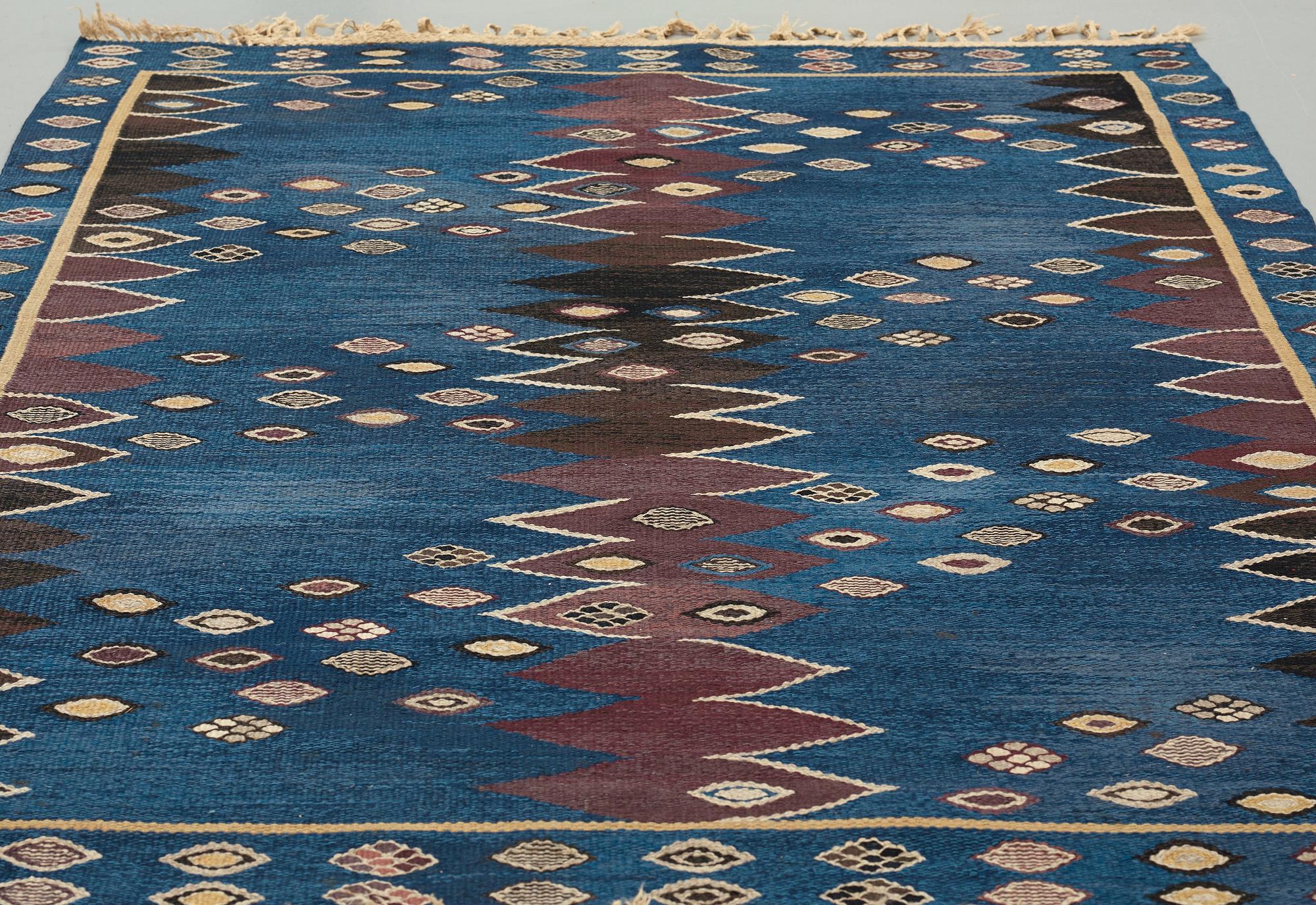 Barbro Nilsson, MATTO, "Snäckorna", flat weave, ca 229 x 151,5 cm, signed AB MMF BN.