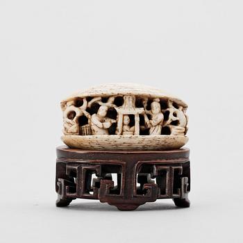 NETSUKE, ben, Japan, sannolikt Meiji (1867-1911).