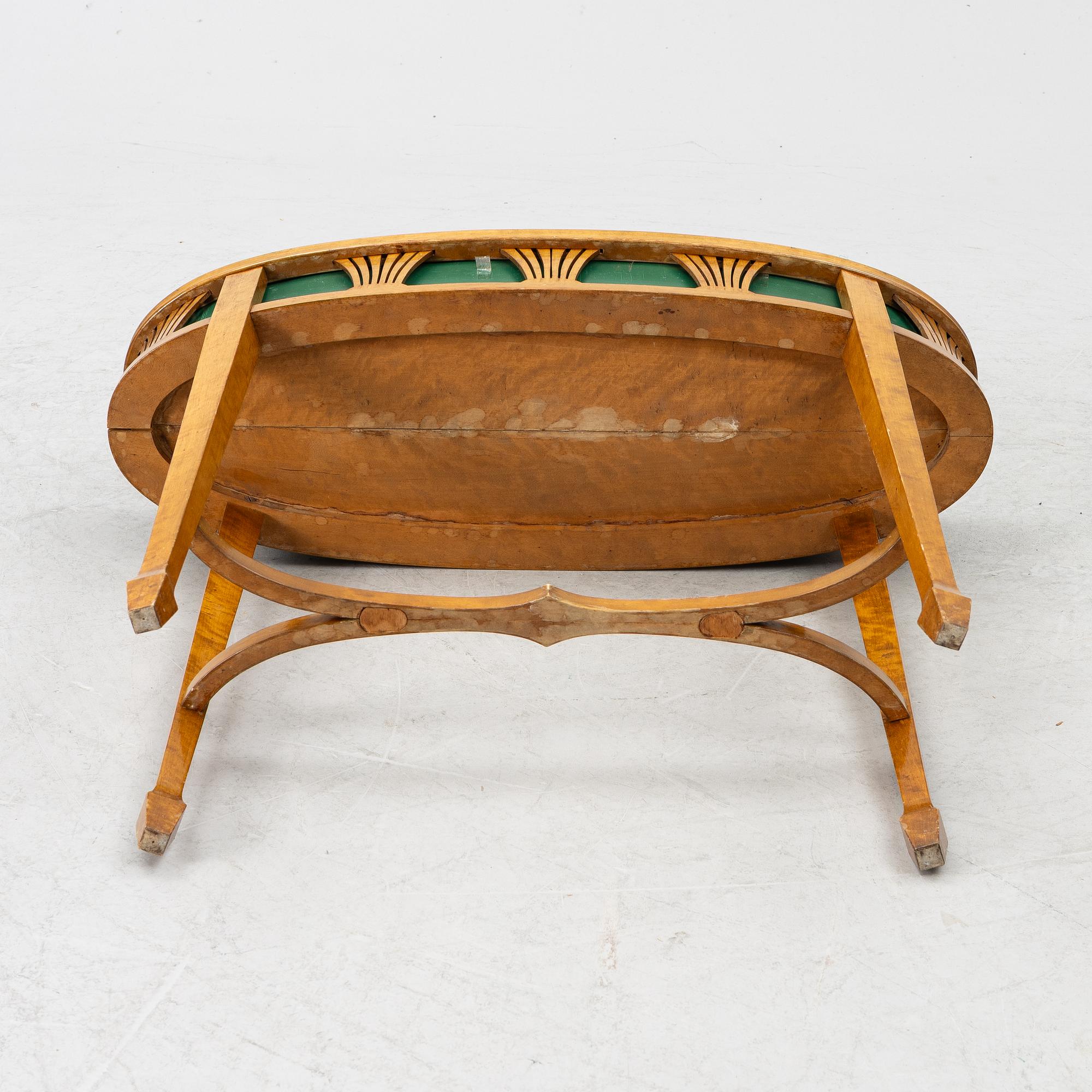 A Jugend flower table, early 20th century.