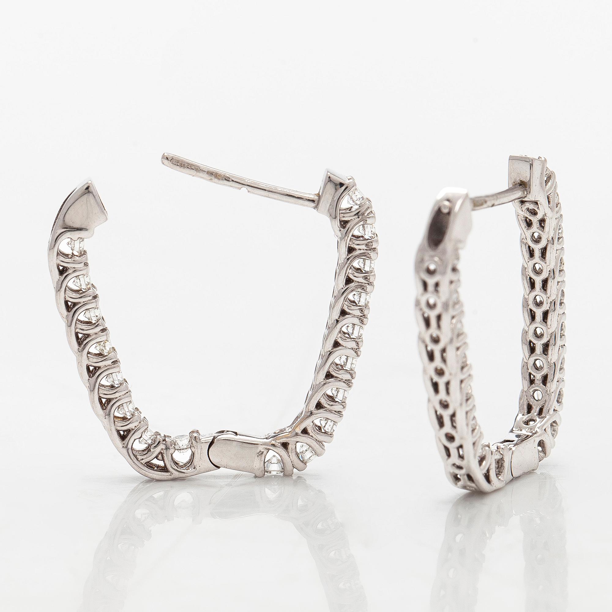 Örhängen, 18K vitguld med briljantslipade diamanter.