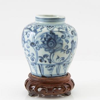 Vase China Ming Dynasty 17th century.