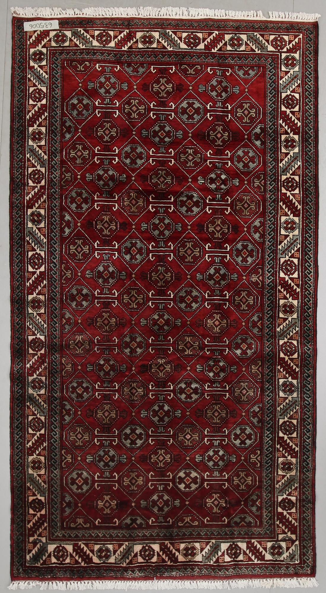 MATTA, Hamadan. Ca 312 x 170 cm.