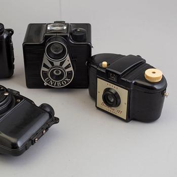 A set of 11 cameras, bakelite and plastic, 20th century.