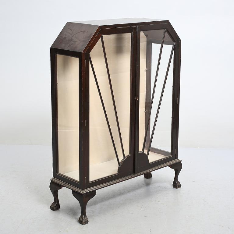 VITRINSKÅP, 1900-talets första hälft.