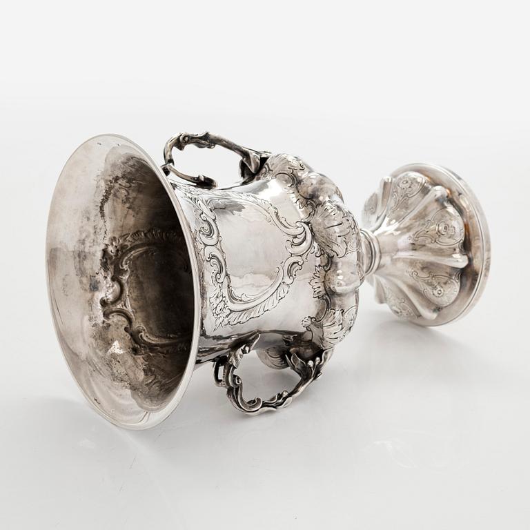 A Victorian sterling silver cup, maker's mark of Benjamin Smith III, London 1838.