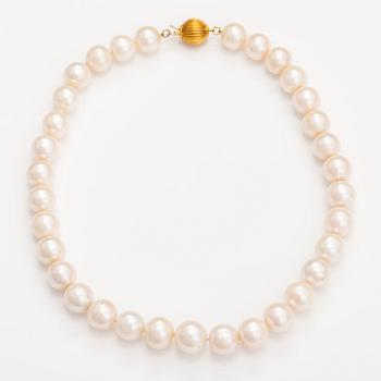 HELMINAUHA ja -RANNEKORU, viljellyt helmet ja metallia.