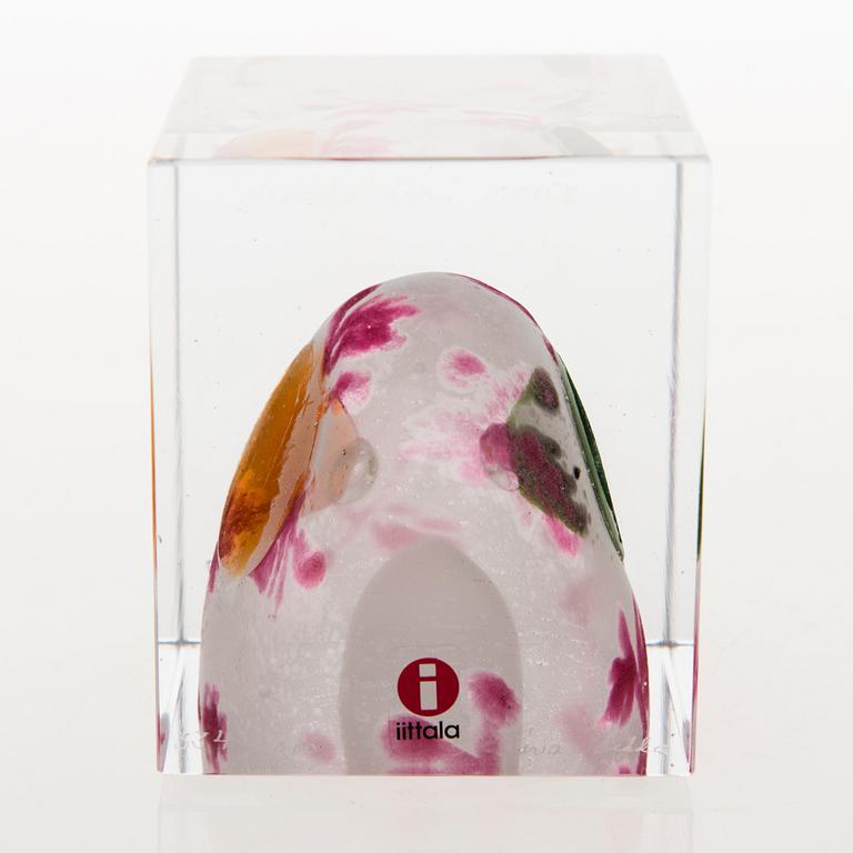 OIVA TOIKKA, An annual glass cube, signed Oiva Toikka Nuutajärvi 2008 and numbered 334/2000.