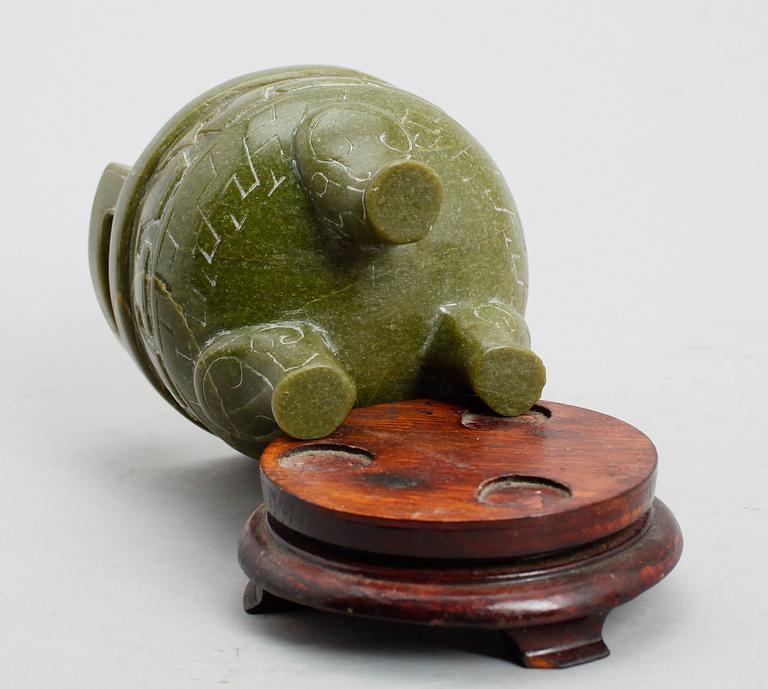 RÖKELSEKAR, grön sten, Kina.