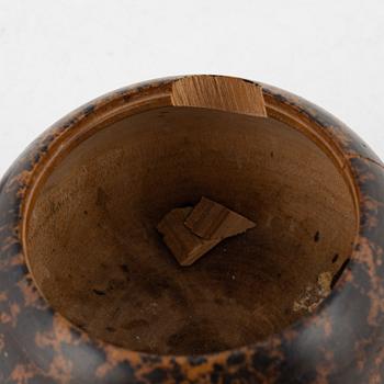 A birch wood box with lid.