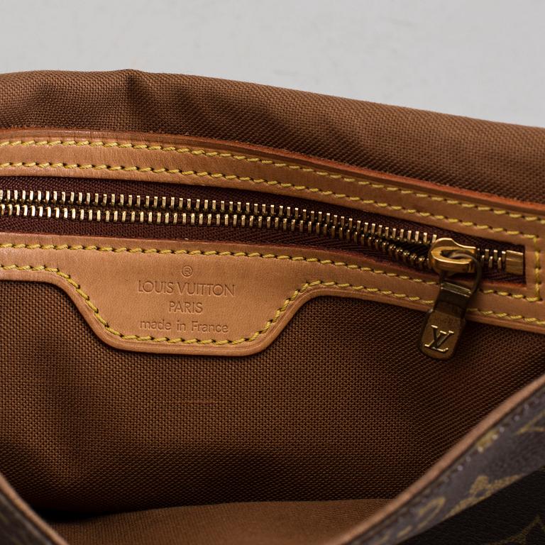 A Louis Vuitton "Mini Looping" handbag.