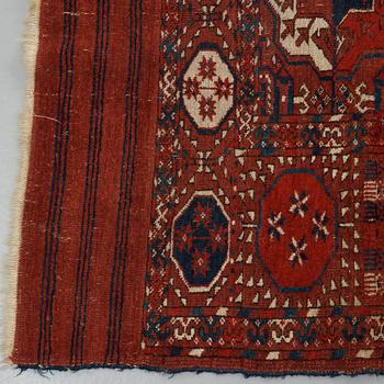 Matto, an antique Tekke main carpet, ca 287-293,5 x 207-219,5 cm (as well as 1 cm flat weave at the ends).