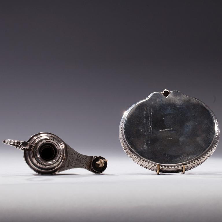 OLJELAMPA och FAT, silver, Egypten, finska kontrollstämplar, 1963. Total vikt 166,4 g.