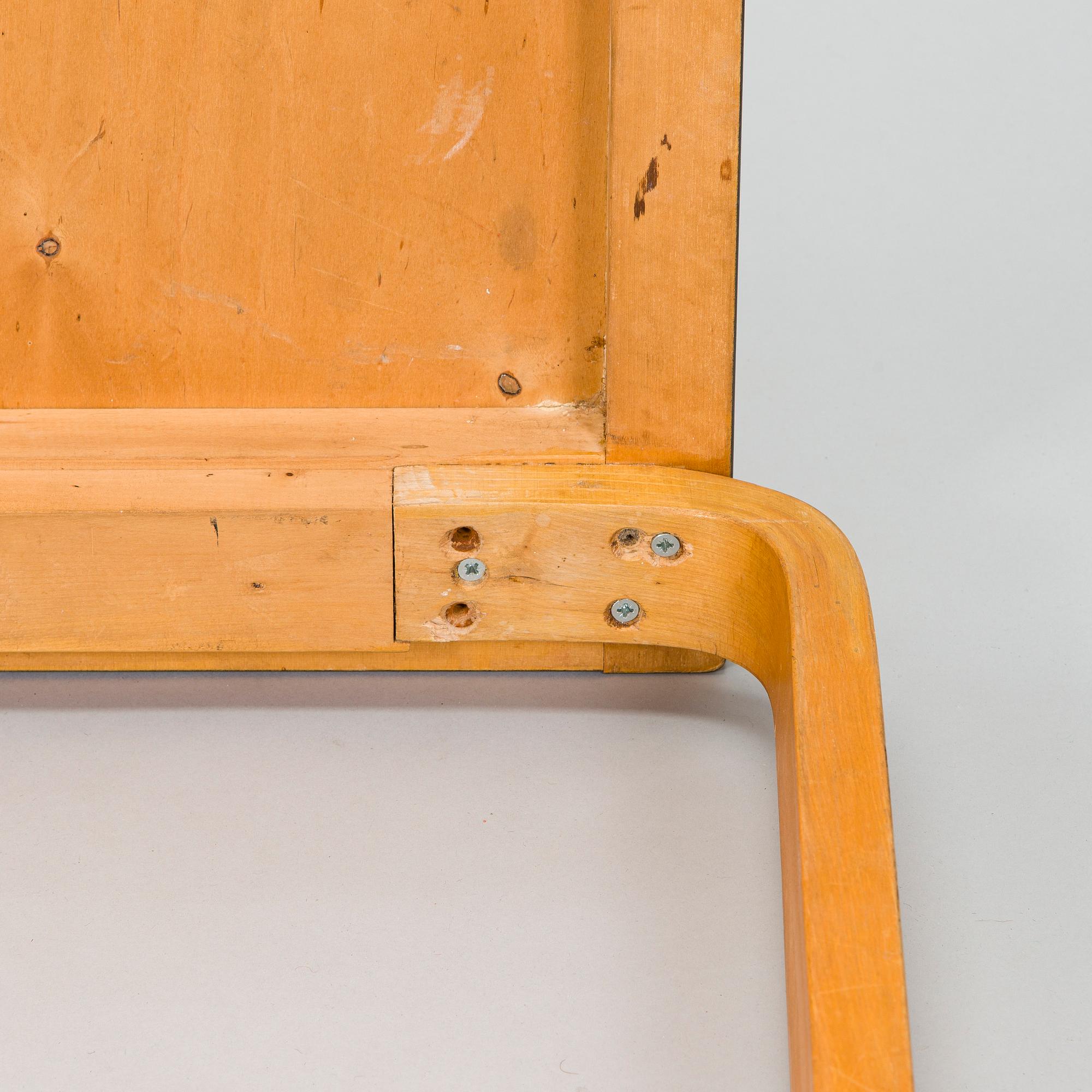 Alvar Aalto, matbord, modell 82, O.Y. Huonekalu- ja Rakennustyötehdas A.B. skiftet av 1950/1960-tal.