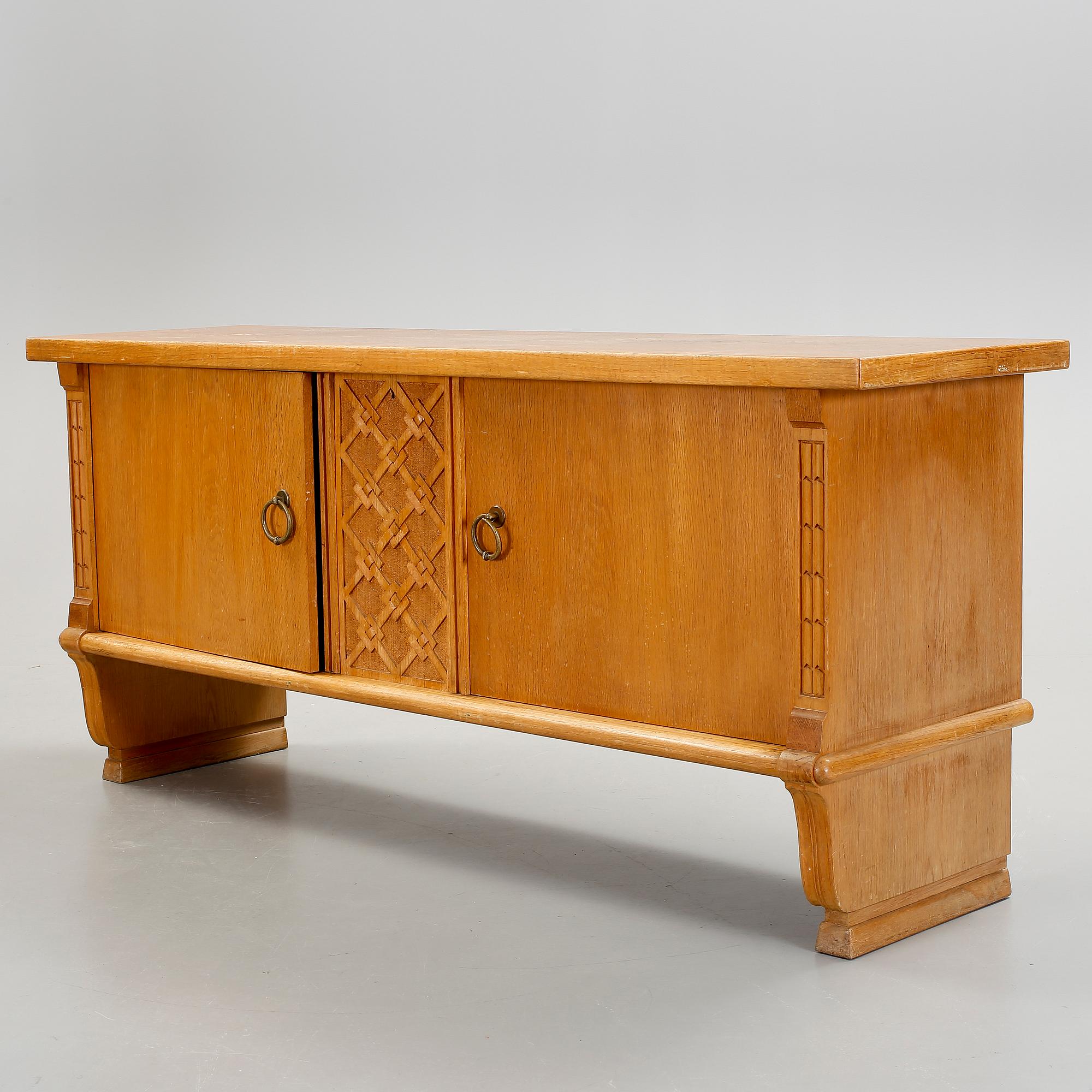 SIDEBOARD, 1900-talets första hälft.