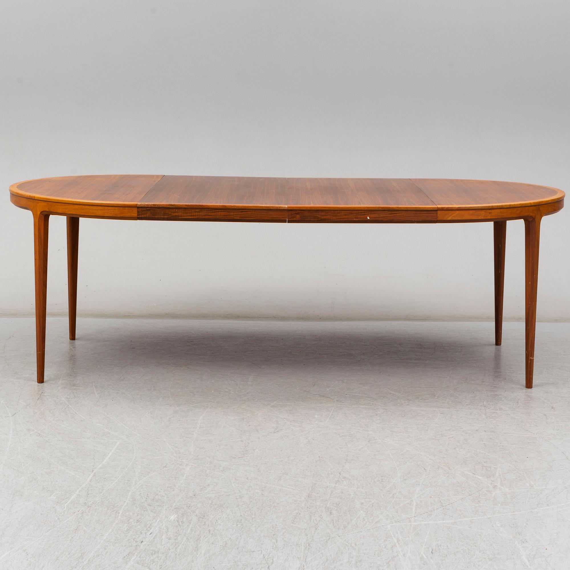 BERTIL FRIDHAGEN, a round teak dining table from Bodafors, 1958.