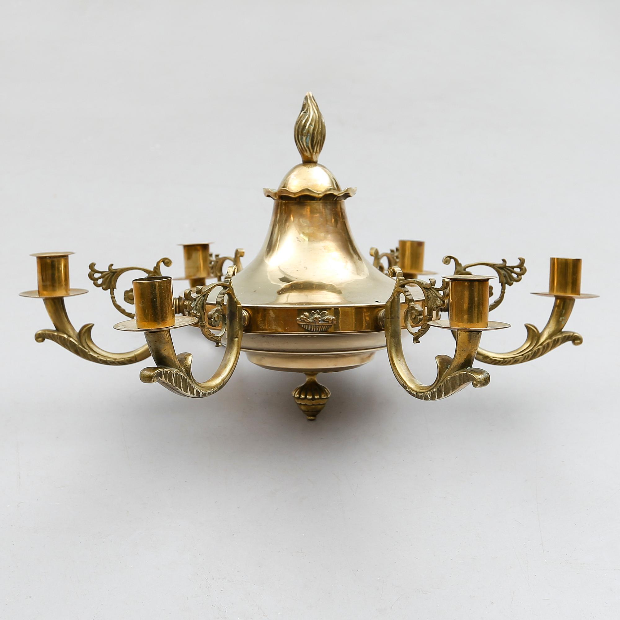 TAKAMPEL, mässing, empirestil, 1900-talets första hälft. Höjd ca 27 cm.
