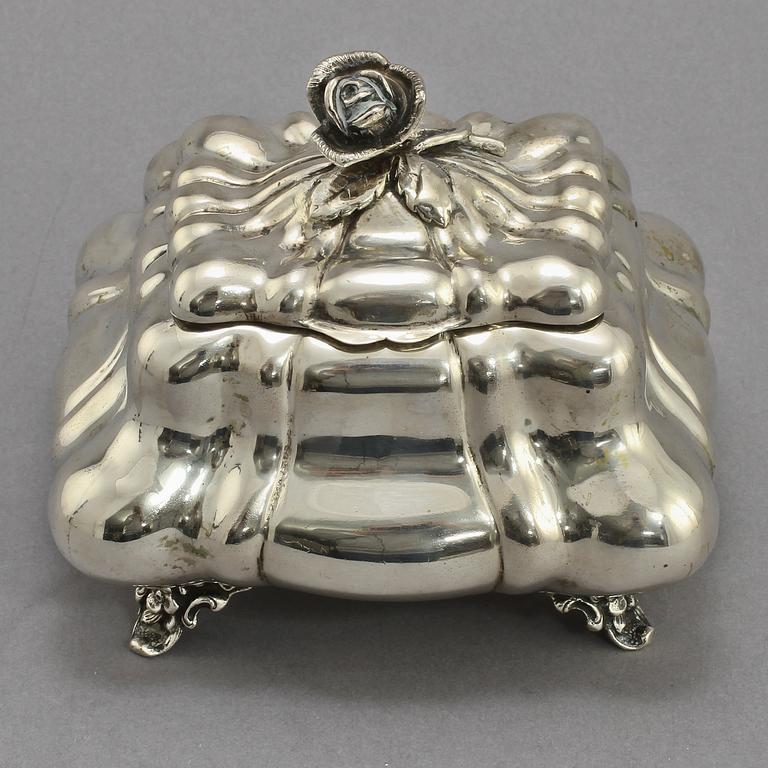 SKRIN, silver, sannolikt Österrike, nyrokoko, 1800-talets andra hälft. V ca 440 g.