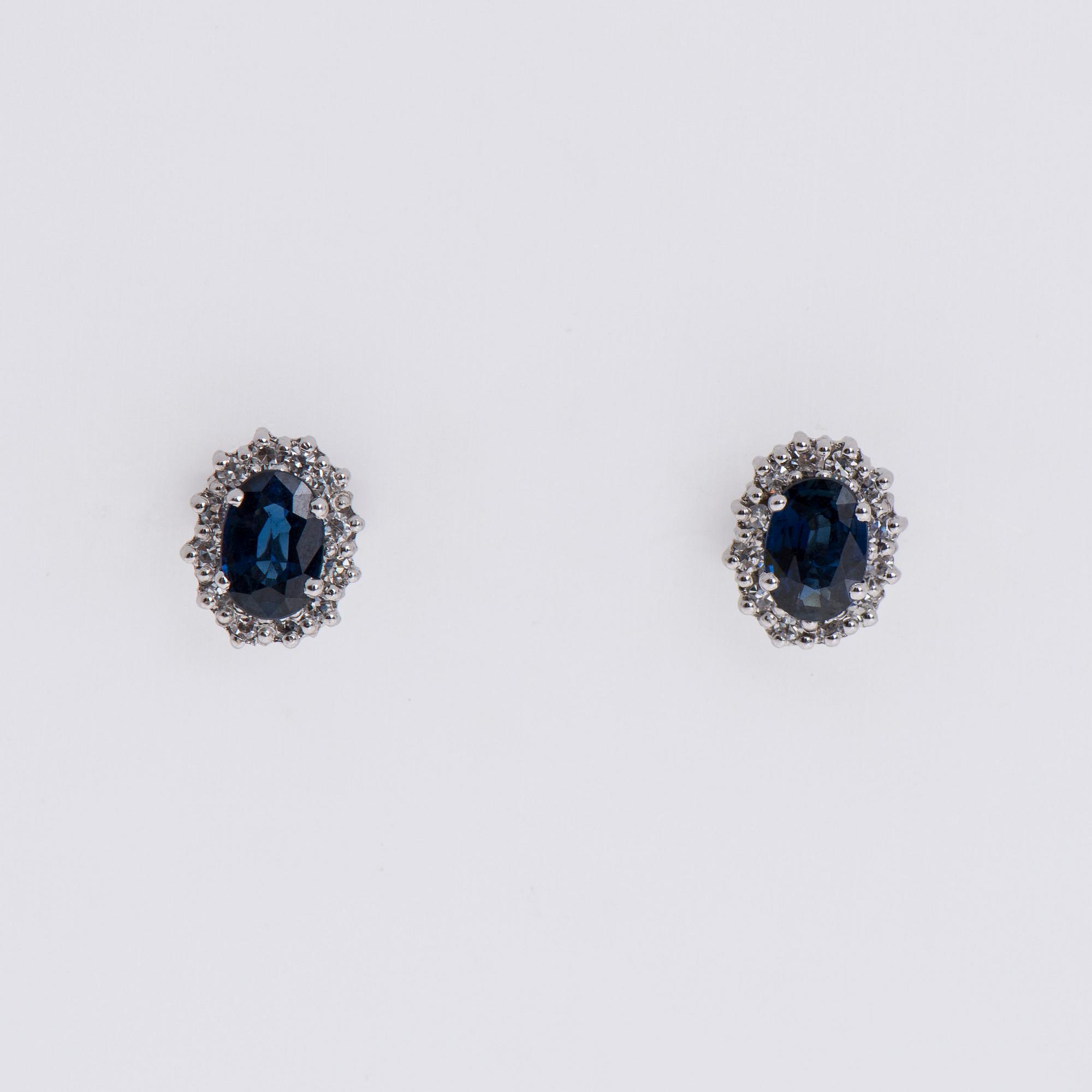 ÖRHÄNGEN, A. Tillander, fasettslipade safirer, åttkantslipade diamanter, 18K vitguld.